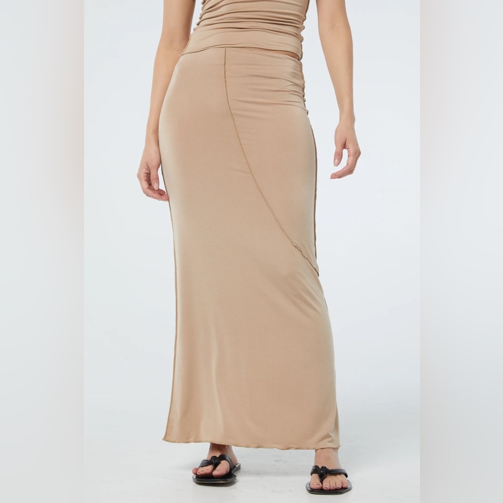 Preowned line by k vana skirt beige size small